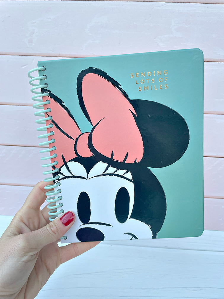Cuaderno Premium 1/2 Oficio Minnie Mooving