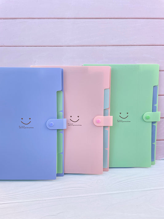 Carpeta Plástica con 5 Divisiones :)